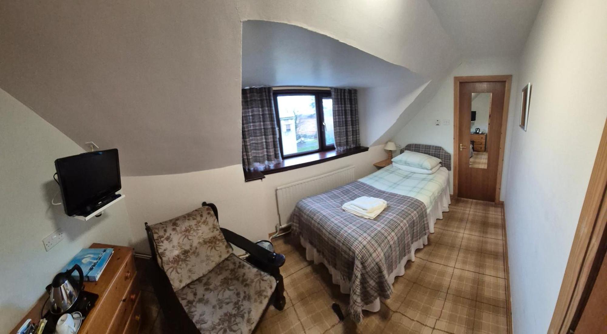 Doune Braes Hotel Breasclete Экстерьер фото